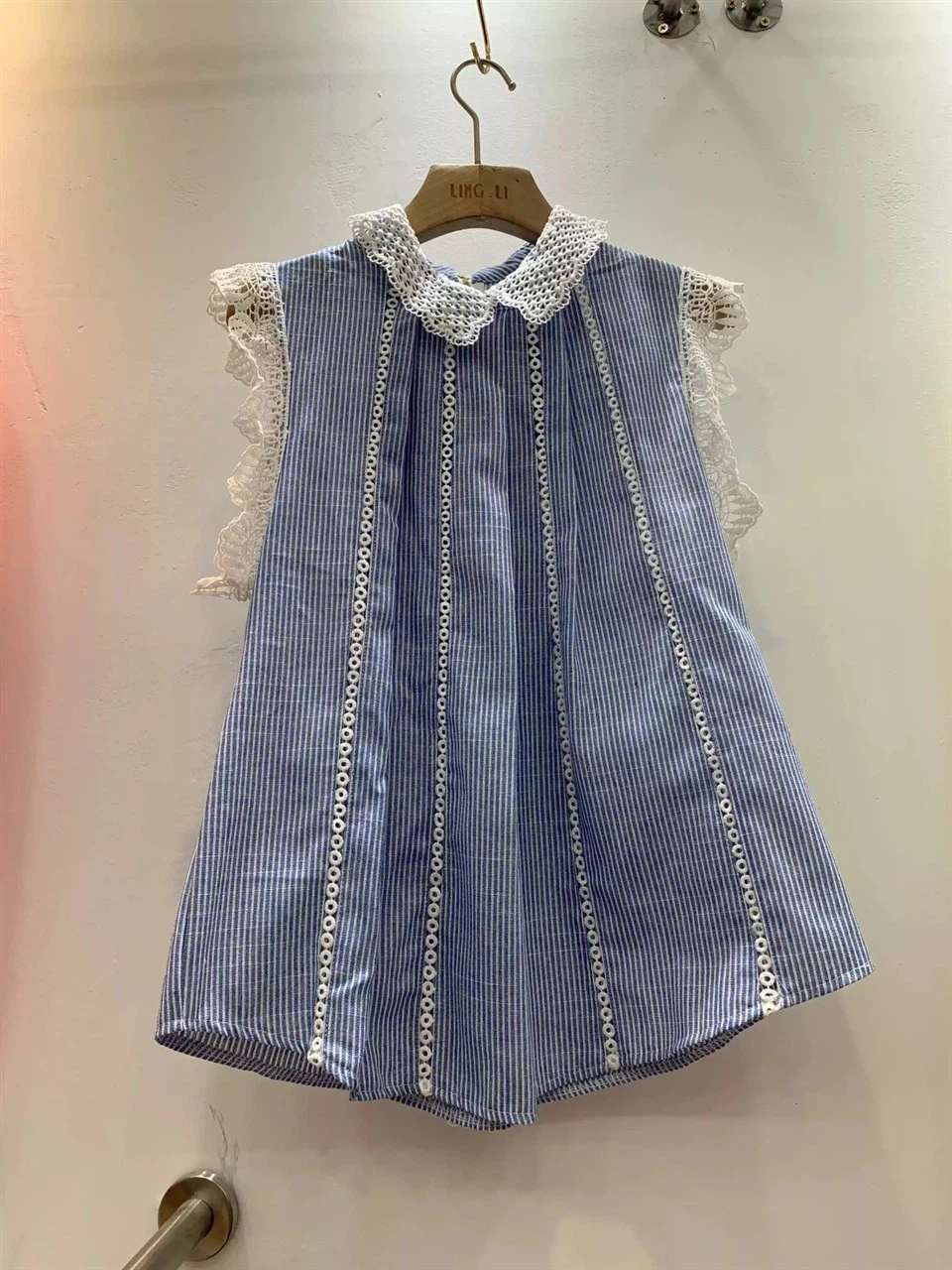 Lace-paneled Sleeveless Hollow-out Blouse best