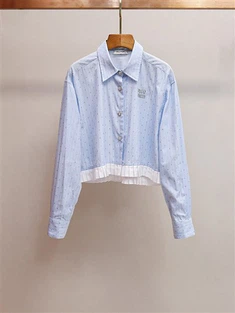 파란색 폴카 도트 자른 셔츠 주름 밑단